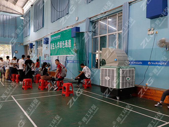 廣西電力職業(yè)技術(shù)學(xué)院報(bào)名現(xiàn)場使用理工冷風(fēng)機(jī)